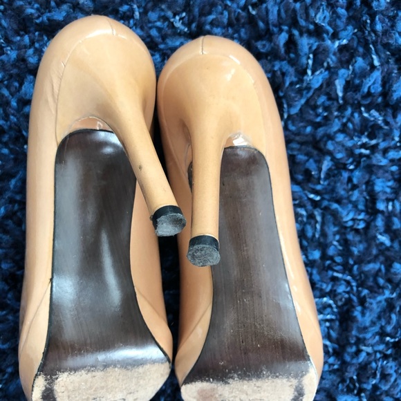 Stuart Weitzman tan heels - Picture 8 of 8